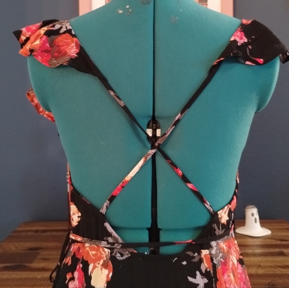 Delicious red and black floral Hi-Lo maxi sress true wrap, flexible sizing, M - Picture 3 of 6